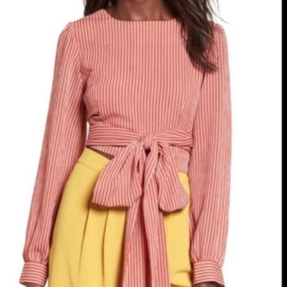 New crop top with bow - Picture 1 of 10